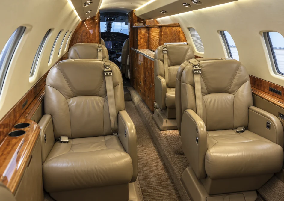Two-zone cabin aboard N980JS